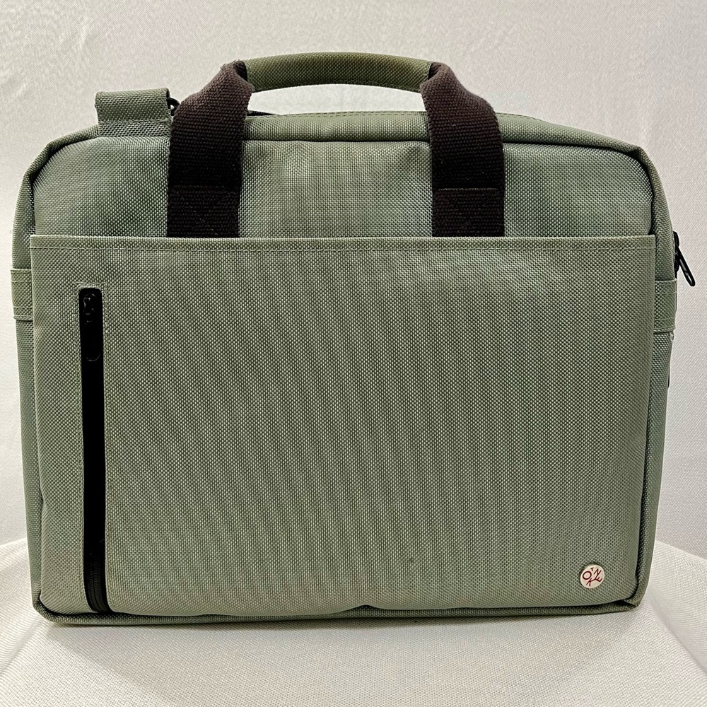 Token Lawrence Laptop bag, versatile w amazing storage and durable. Pale green